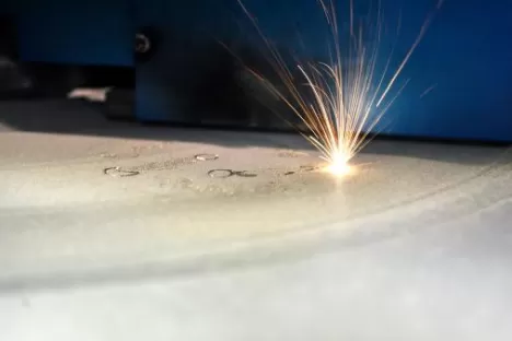 Selektives Laserschmelzen in inerter Schutzgasatmosphäre